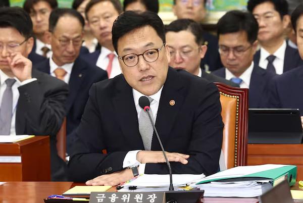 Financial Services Commission Chairman Kim Byeong-hwan answering questions