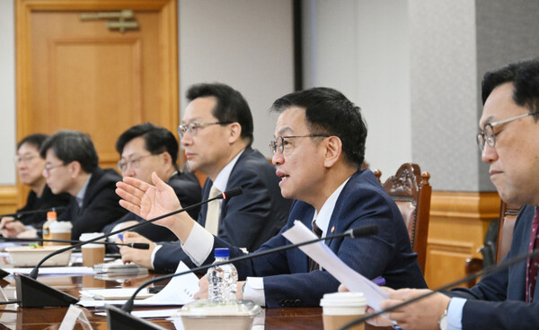 Deputy Prime Minister and Minister of Economy and Finance Choi Sang-mok speaks at an emergency macroeconomic and financial issues meeting held at the Korea Federation of Banks building in Jung-gu, Seoul, on Dec. 11 (Photo courtesy of the Ministry of Economy and Finance)