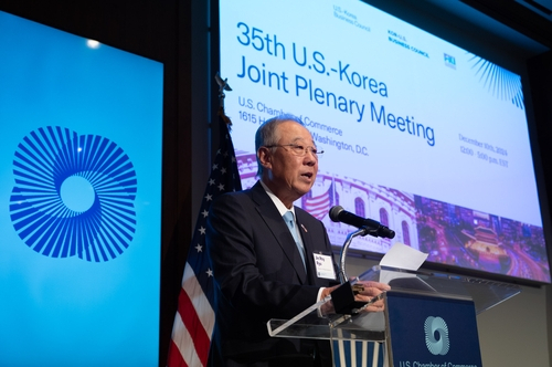 Ryu Jin, chairman of the Federation of Korean Industries (FKI), delivers the opening remarks at the 35th Korea-U.S. Business Council meeting held at the U.S. Chamber of Commerce in Washington, D.C., on Dec. 10 (local time). (FKI)