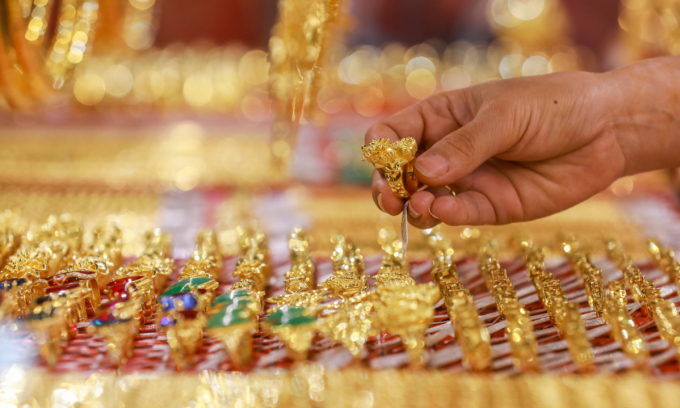 Gold Prices Rise