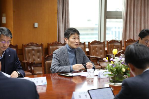 Lee Bok-hyun, governor of the Financial Supervisory Service, speaks during a financial situation review meeting held on Jan. 16.